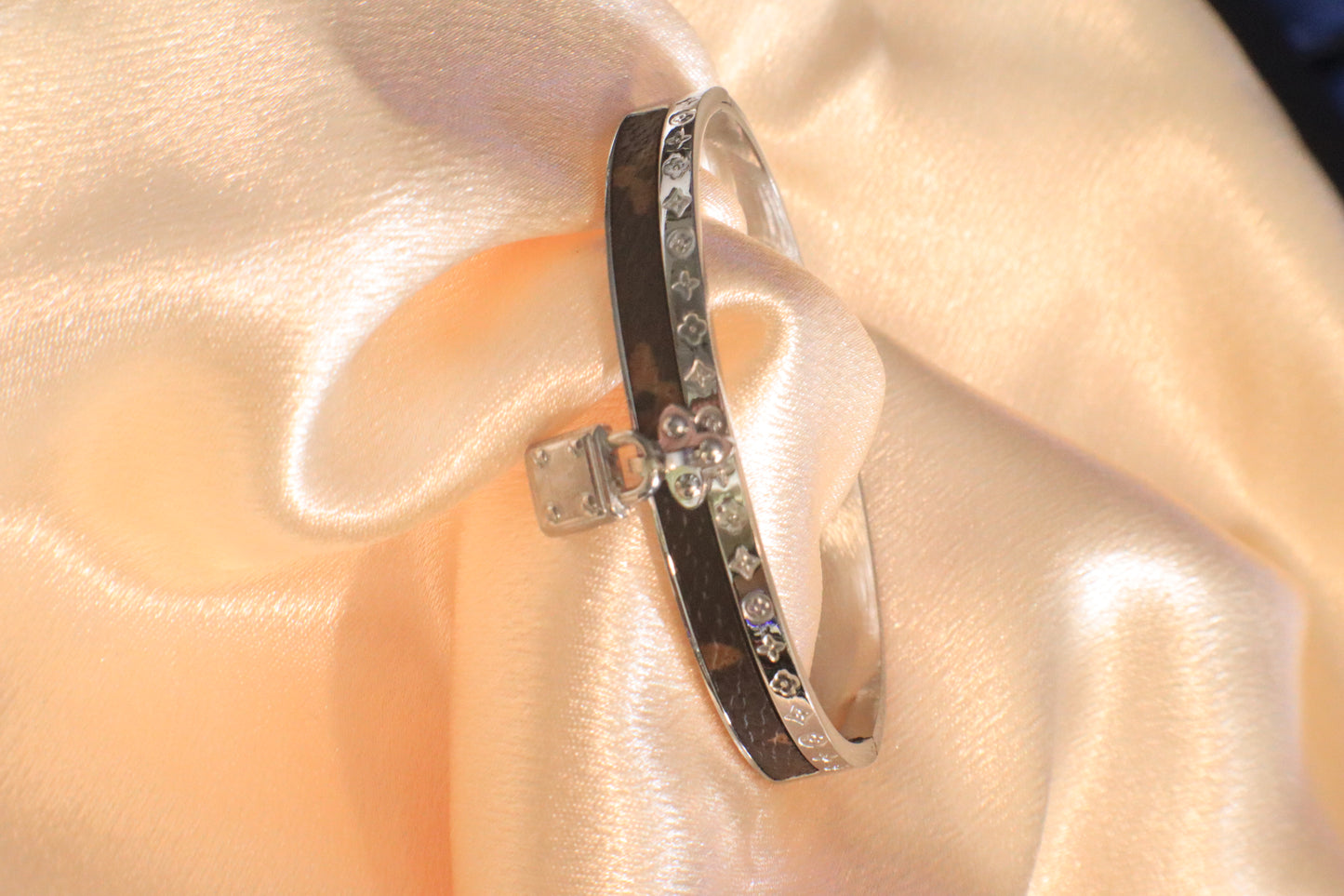 Twist & Trend | Bangle Collections