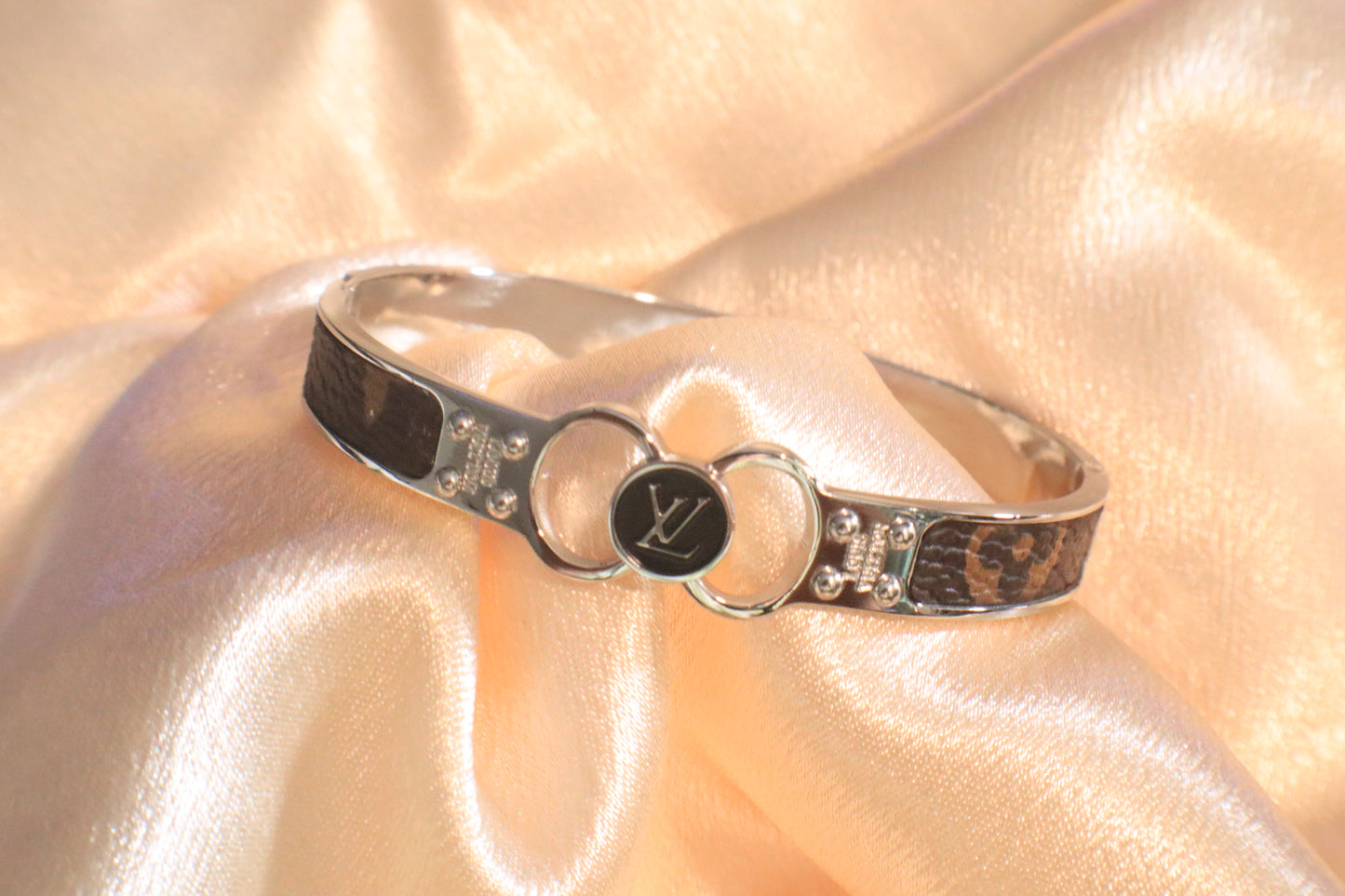 Twist & Trend | Bangle Collections