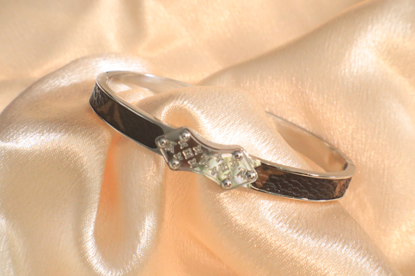 Twist & Trend | Bangle Collections