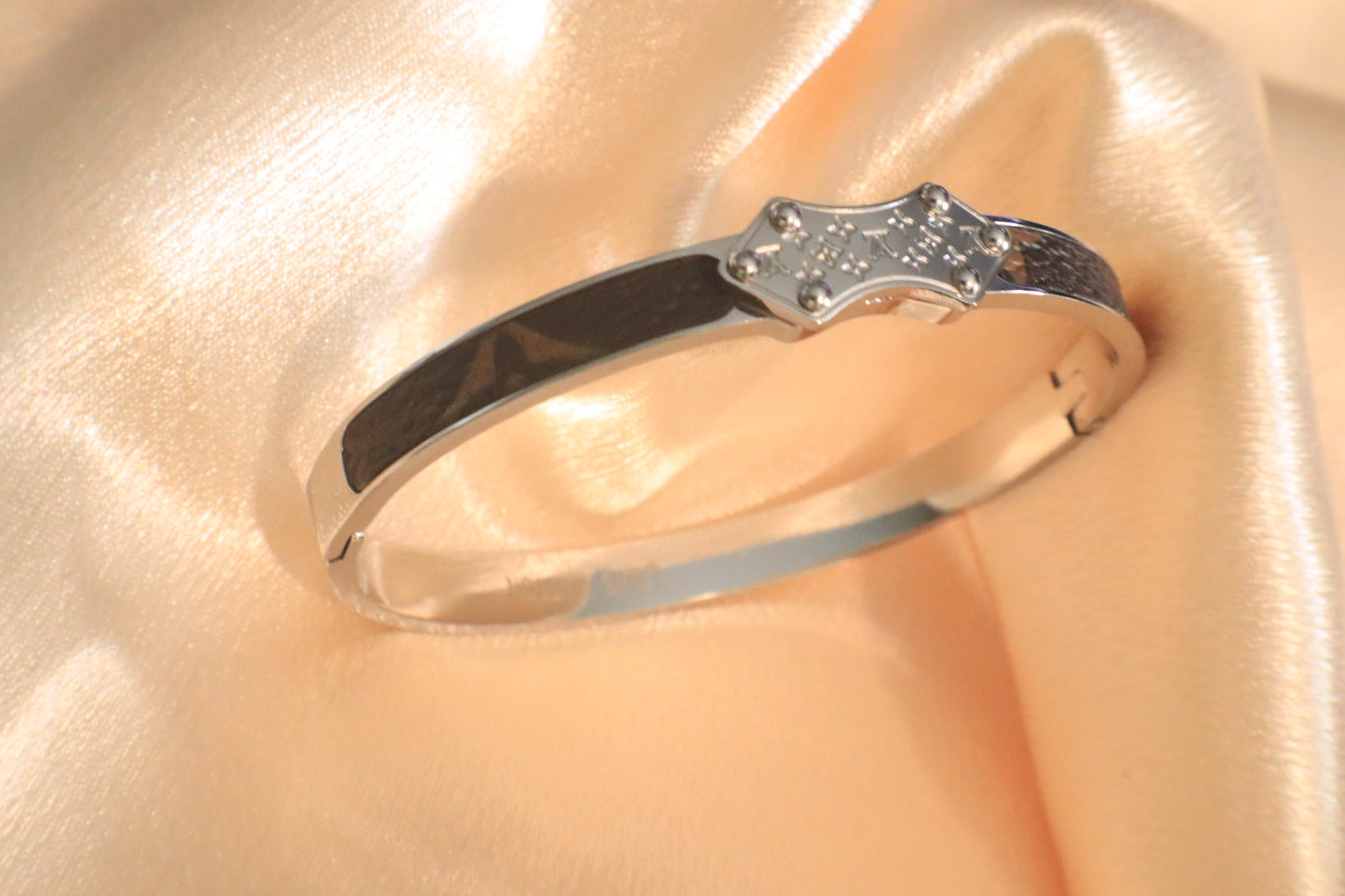 Twist & Trend | Bangle Collections