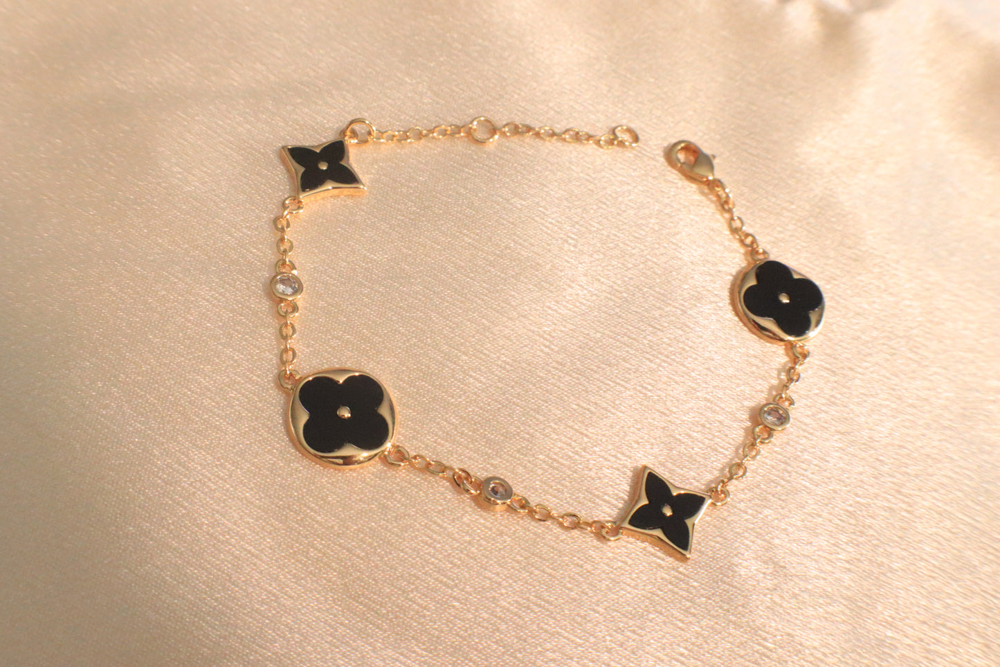 Lucky Blossom Bracelet | Stainless steel Silver-Plated Gold-Plated 18k