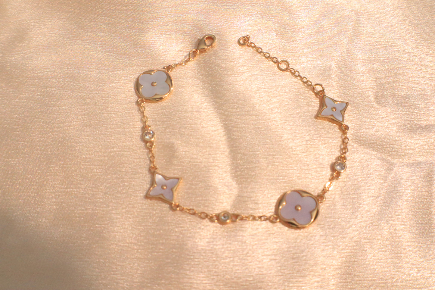 Blossom Bracelet | 18k Plated Gold | Stainless Steel | Hypoallergenic