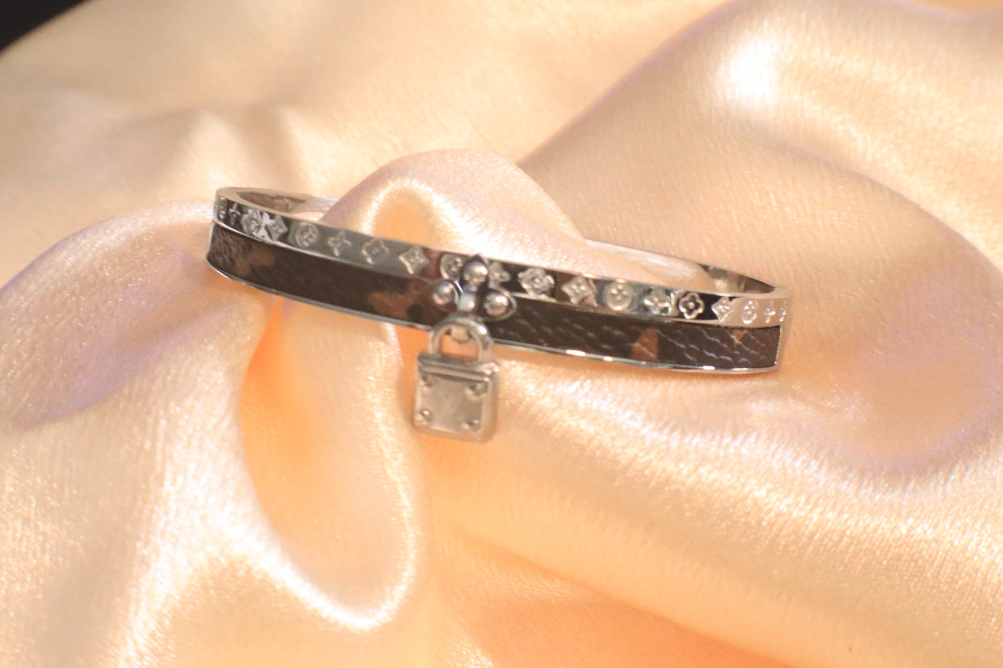 Twist & Trend | Bangle Collections