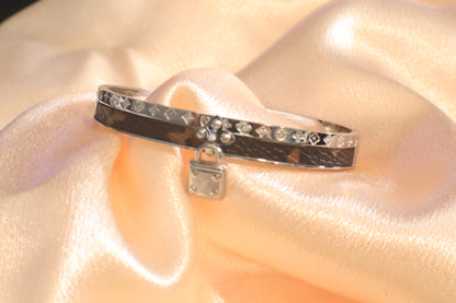 Twist & Trend | Bangle Collections
